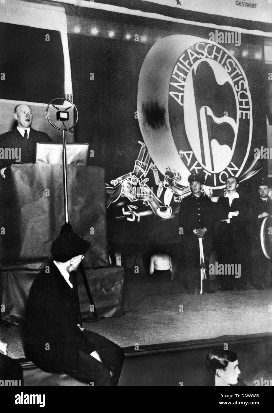 Thaelmann, Ernst, 16.4.1886 - 28.8.1944, politico tedesco, presidente del partito comunista 1925 - 1933, manifestazione dell'azione antifascista, Essen, 27.7.1932, , Foto Stock