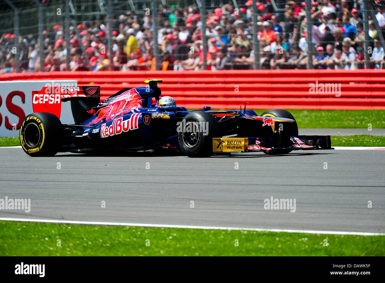 Jean-Eric Vergne, Toro Rosso, approcci angolo del villaggio durante il 2012 Gran Premio di Gran Bretagna a Silverstone Foto Stock