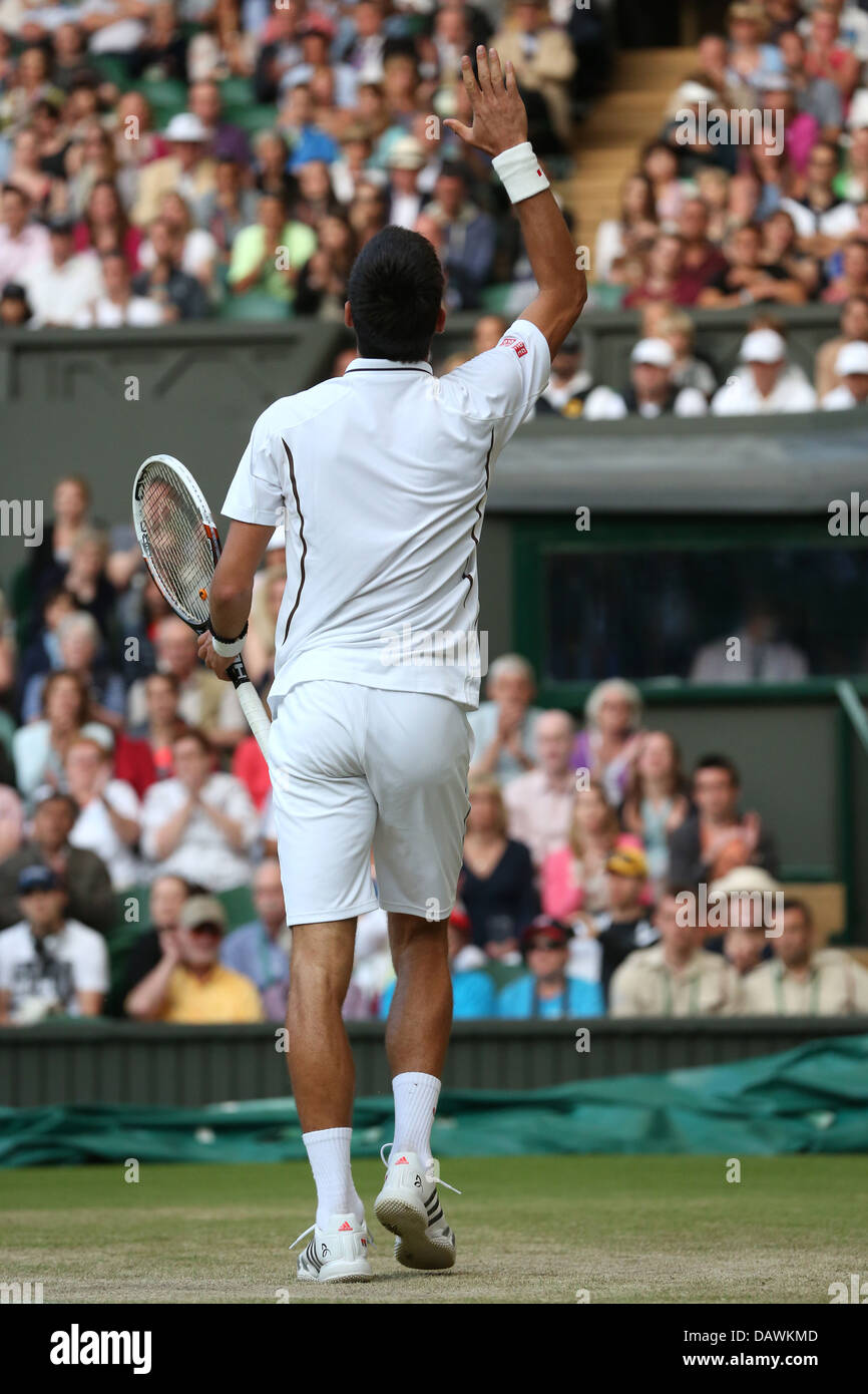 Novak Djokovic a giocare a tennis di Wimbledon Championships 2013 Foto Stock