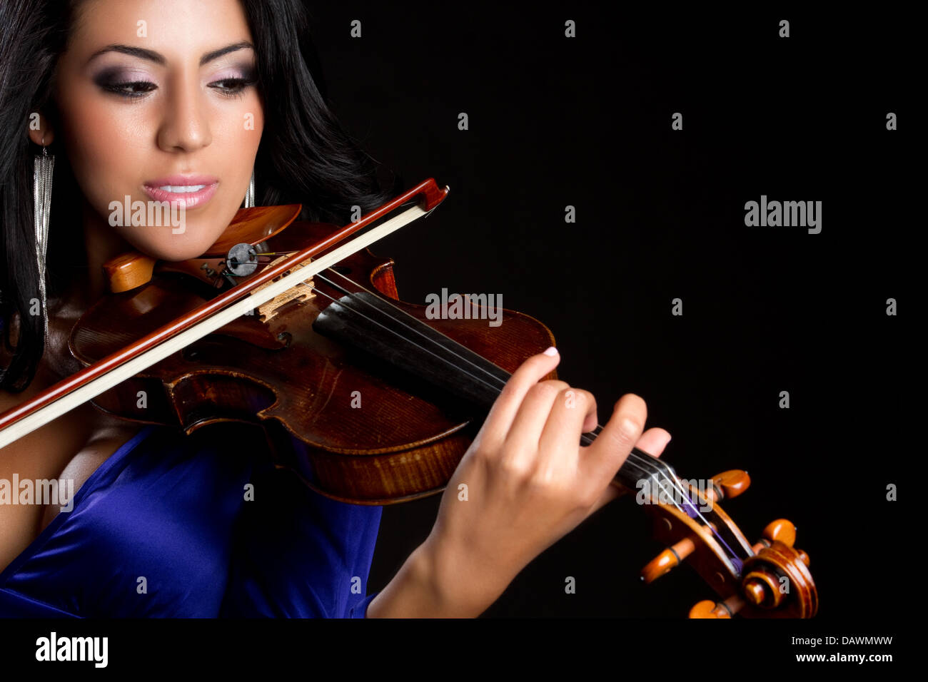 Donna suona il violino Foto Stock