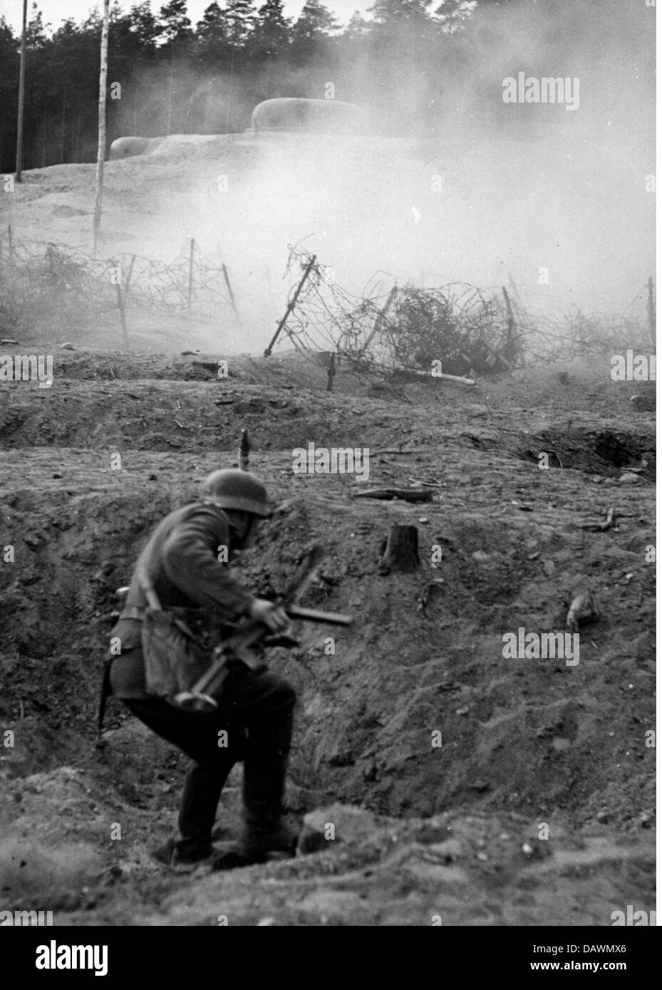 Nazismo / nazionalsocialismo, militare, Wehrmacht, esercito, formazione, ingegneri militari, pioniere d'assalto tedesco durante un esercizio sul campo, attacco ai bunker, 15.8.1940, diritti aggiuntivi-clearences-non disponibile Foto Stock