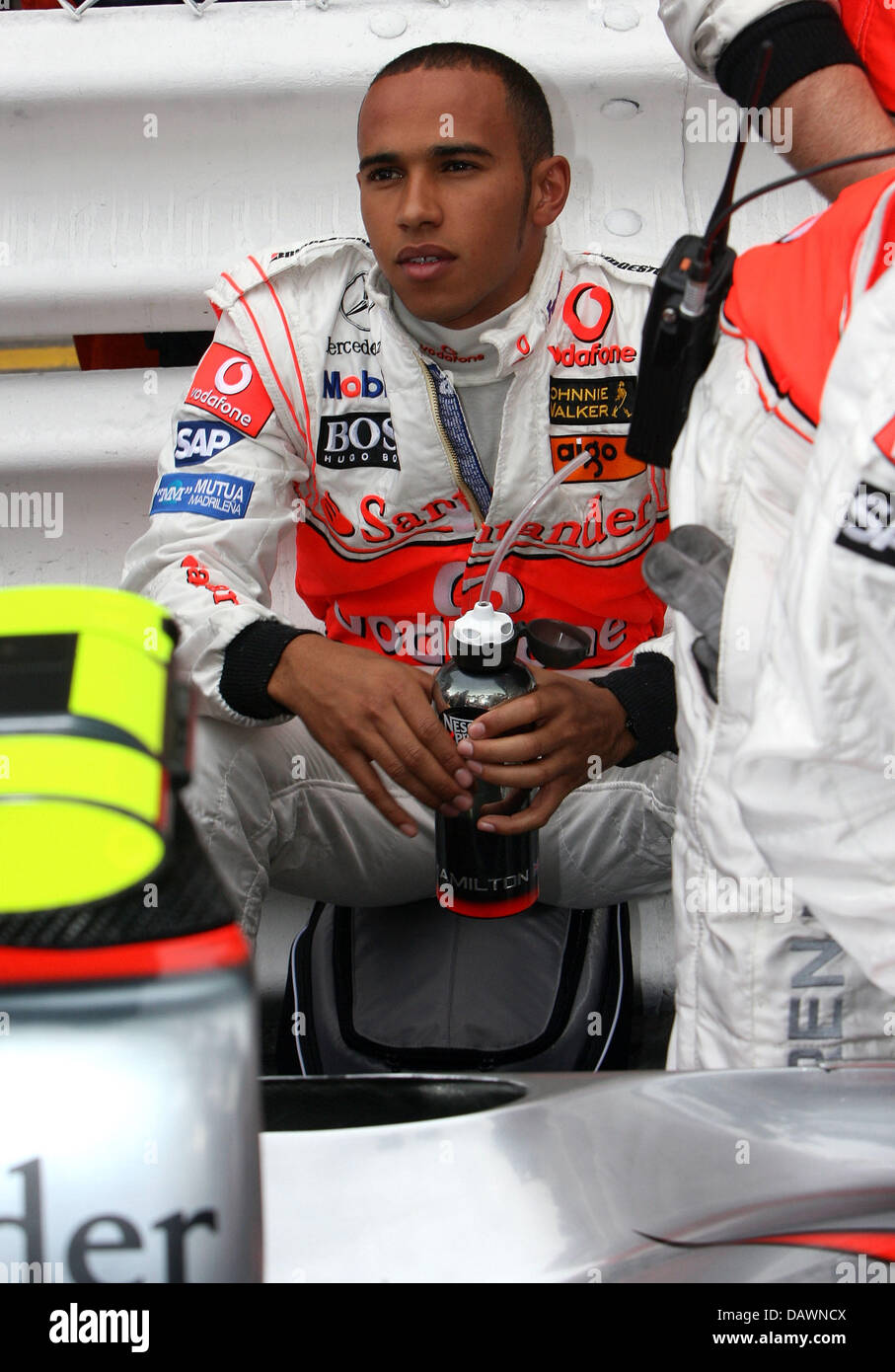 British pilota di Formula Uno Lewis Hamilton della McLaren Mercedes raffigurato in vista dell'inizio per il Gran Premio di Formula Uno di Monaco a Montecarlo, Monaco, 27 maggio 2007. Foto: Jens Buettner Foto Stock