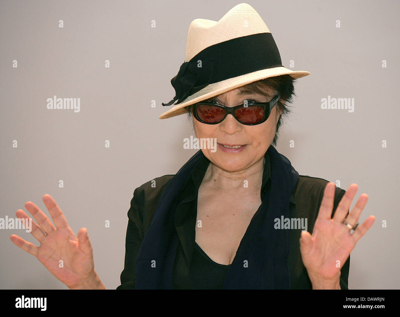 Artista Yoko Ono tiene una conferenza stampa sulla sua prossima mostra 'Yoko Ono: Fenster fuer Deutschland " presso la galleria d'arte "Kunsthalle Bremen " di Brema (Germania), 12 giugno 2007. Yoko uno, vedova di assassinati Beatle John Lennon, divenne famoso negli anni sessanta per numerosi spettacoli e manifestazioni. "Kunsthalle Bremen' presenta 90 carte con i suoi testi 'Istruzioni di dipinti' alla Foto Stock