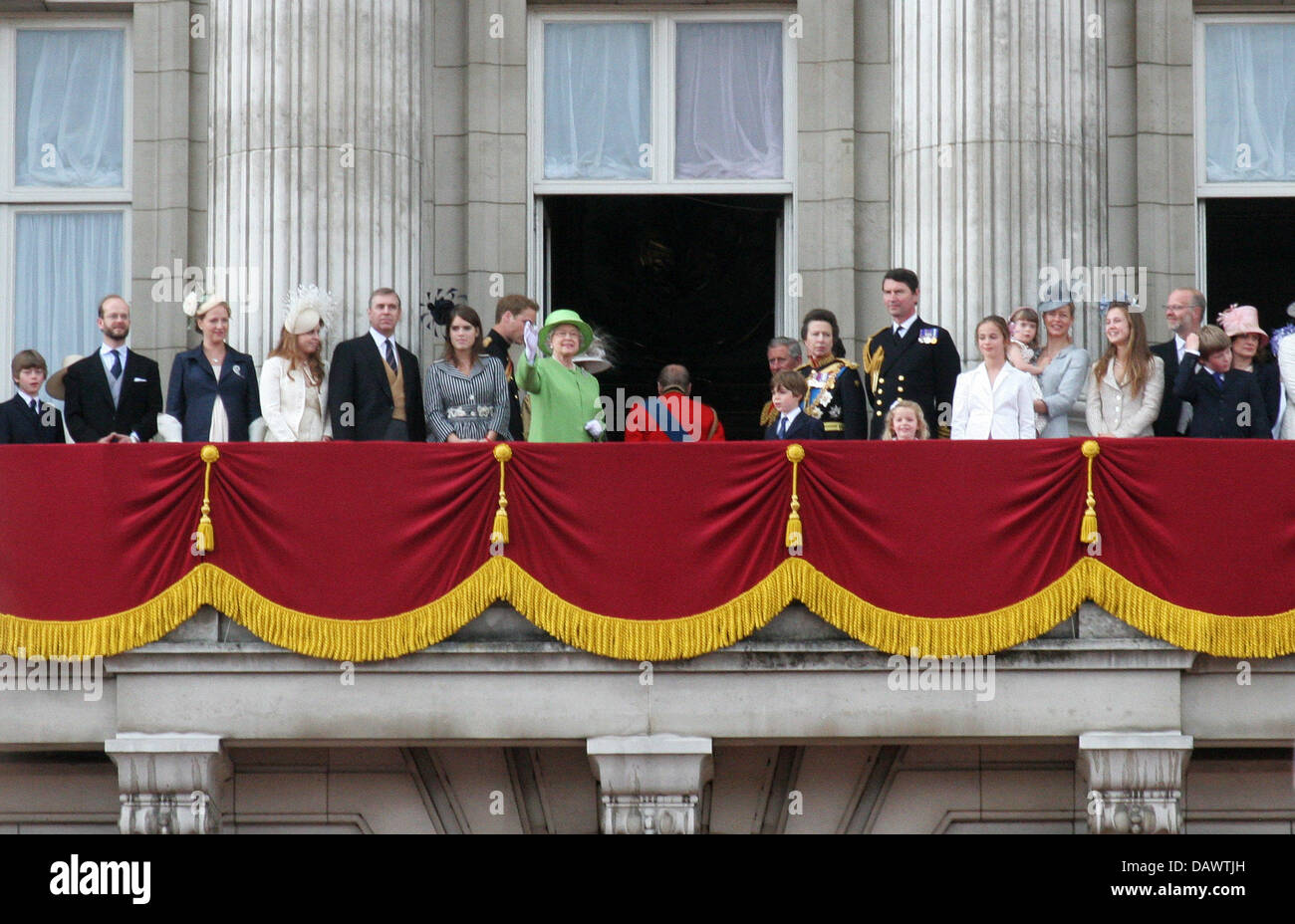 La famiglia reale raffigurato durante l annuale Trooping la parata di colori in onore della regina il compleanno a Buckingham Palace a Londra, Regno Unito, 16 giugno 2007. Foto: Royal Premere Europa-A. Nieboer (PAESI BASSI) Foto Stock