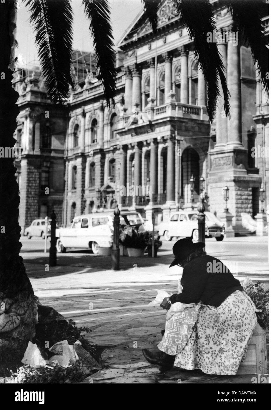 Geografia / viaggio, Sudafrica, persone, venditore di fiori a Città del Capo, Sud Africa, circa anni '50, diritti aggiuntivi-clearences-non disponibile Foto Stock