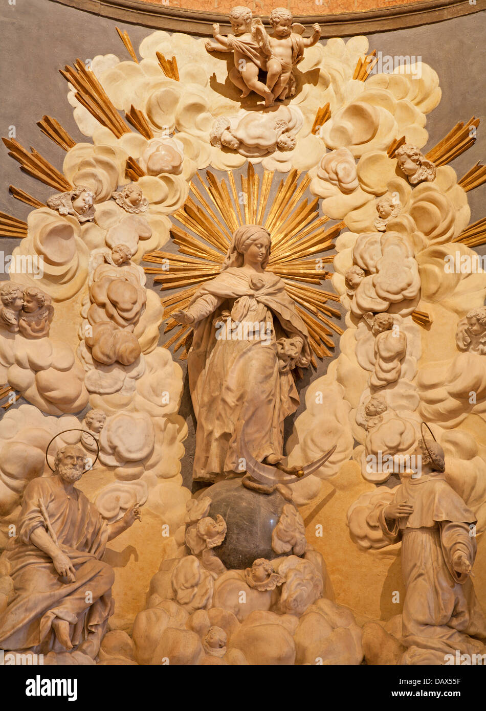 VERONA - gennaio 27: Immacolata Concezione statua sull altare Bevilacqua-Lazise da Orazio Marinali (1643 - 1722) Foto Stock VERONA - gennaio 27: Immacolata Concezione statua sull altare Bevilacqua-Lazise da Orazio Marinali (1643 - 1722) Foto Stock