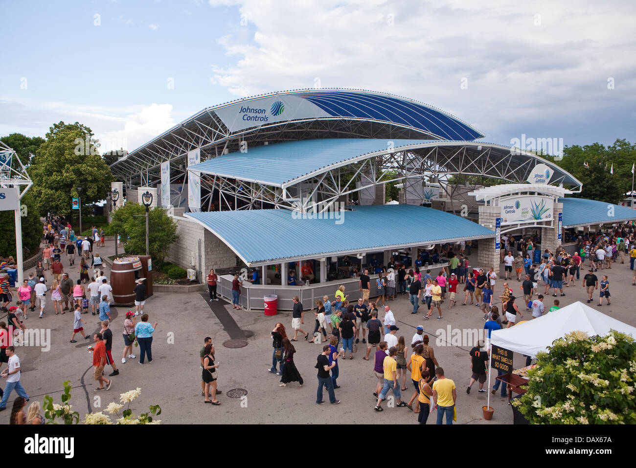 La Johnson Controls mondo stadio sonoro è visto sul Henry W. Maier Festival Park (Summerfest Grounds) in Milwaukee Foto Stock