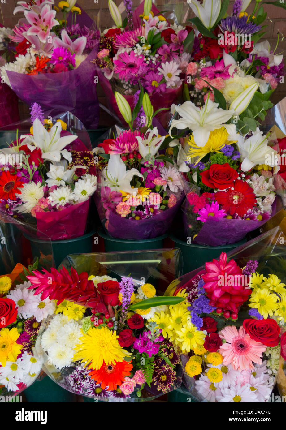 Mazzo di fiori misti di fiori Foto Stock