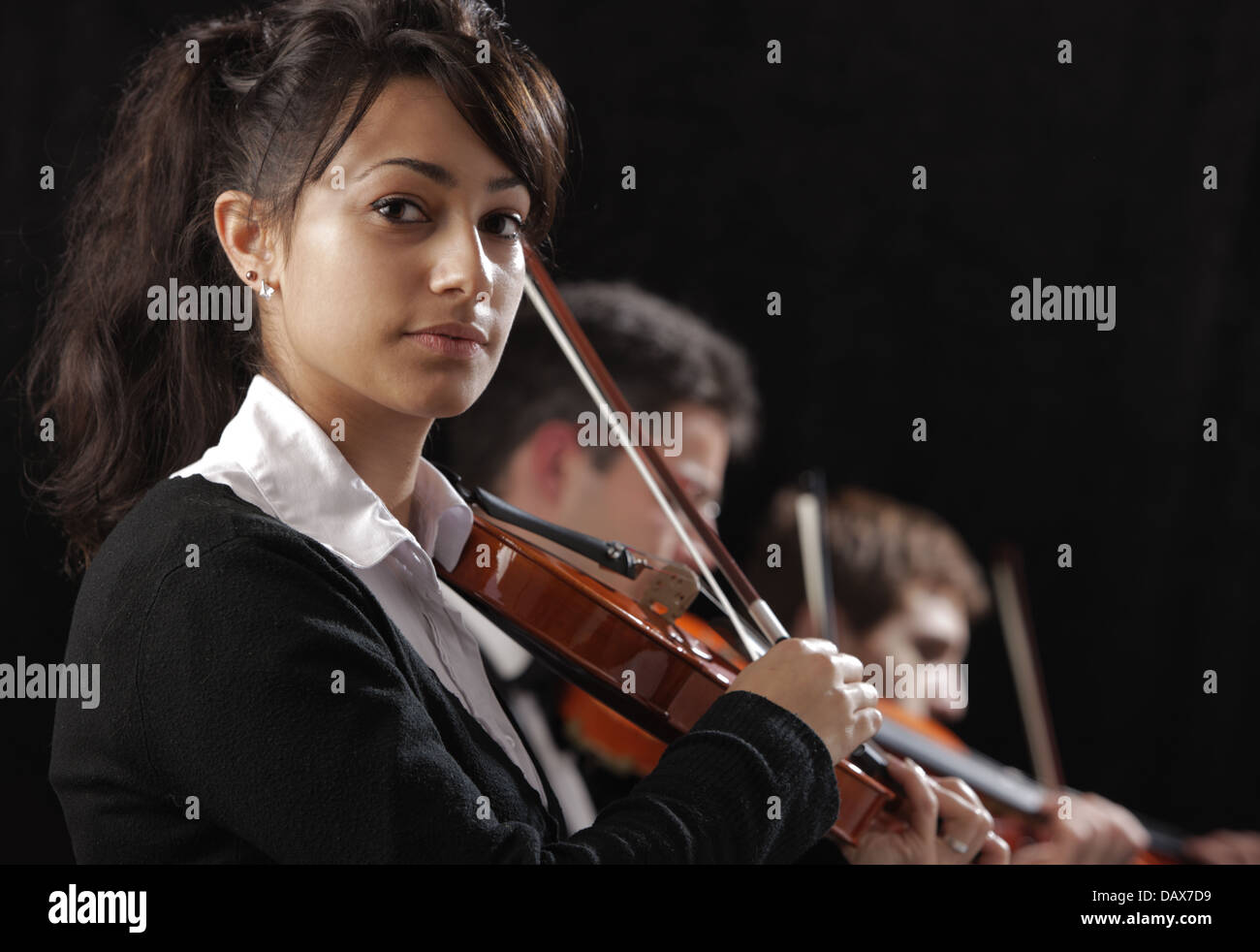 Ritratto di giovane donna violinista Foto Stock