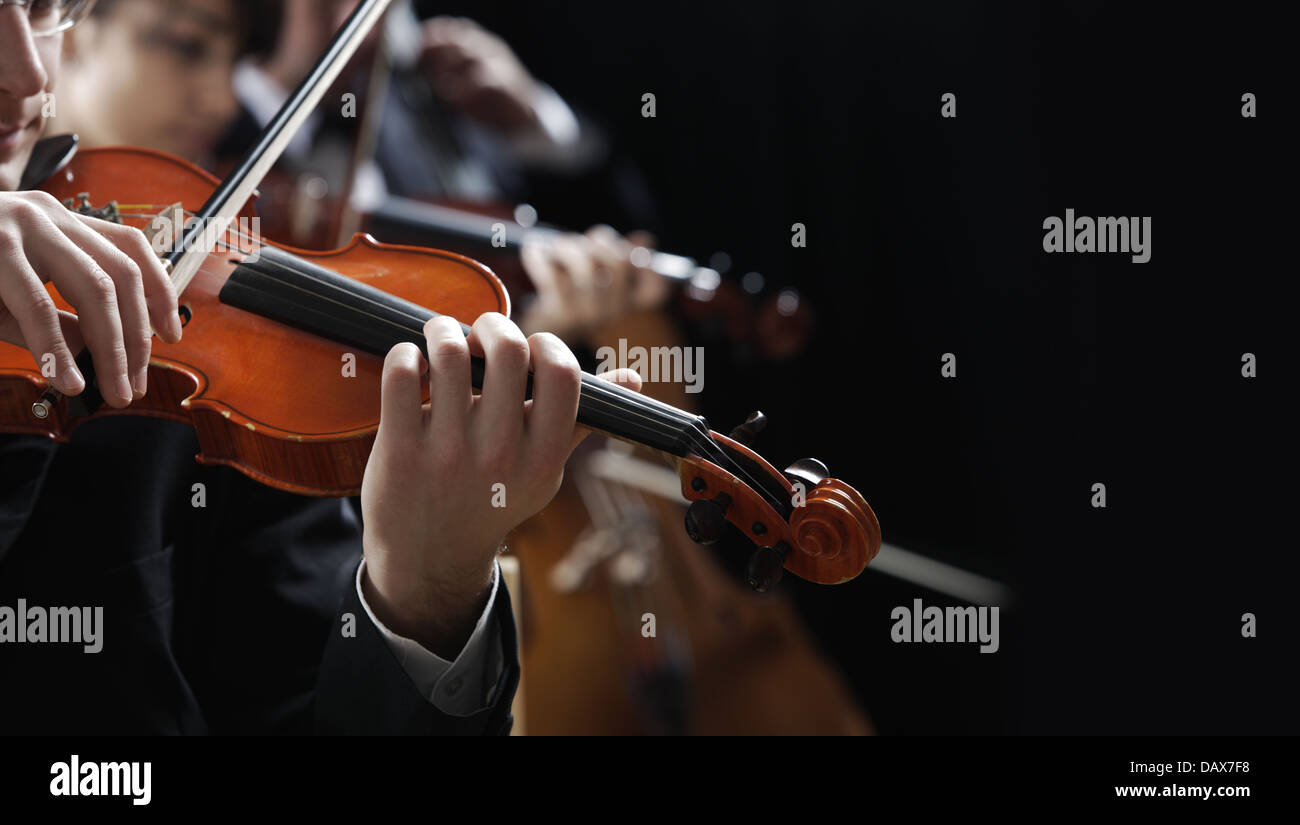 La musica classica. I violinisti in concerto Foto Stock