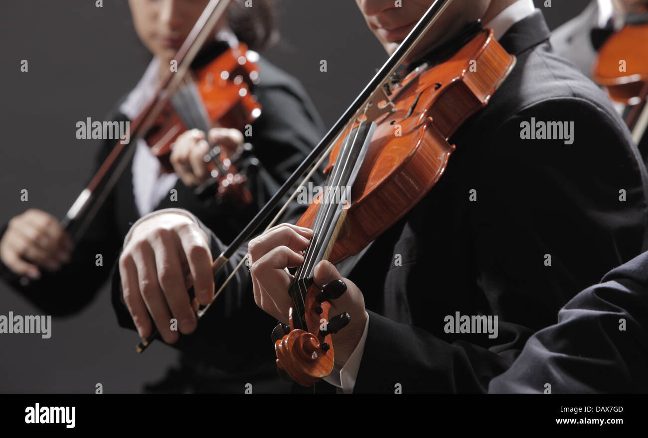La musica classica. I violinisti in concerto Foto Stock