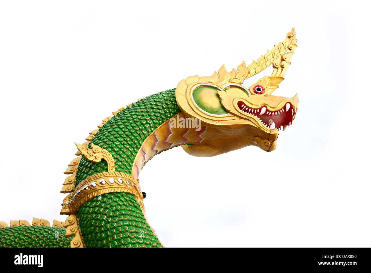 Il Serpente statua nel tempio sullo sfondo bianco. Foto Stock
