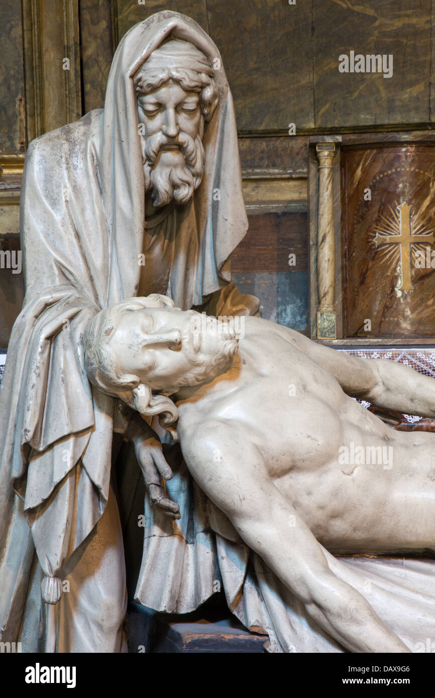 VIENNA - luglio 3: statua in gesso della sepoltura di Gesù con Nicodemo e Gesù da Michaelerkirche o st. Michael Church Foto Stock