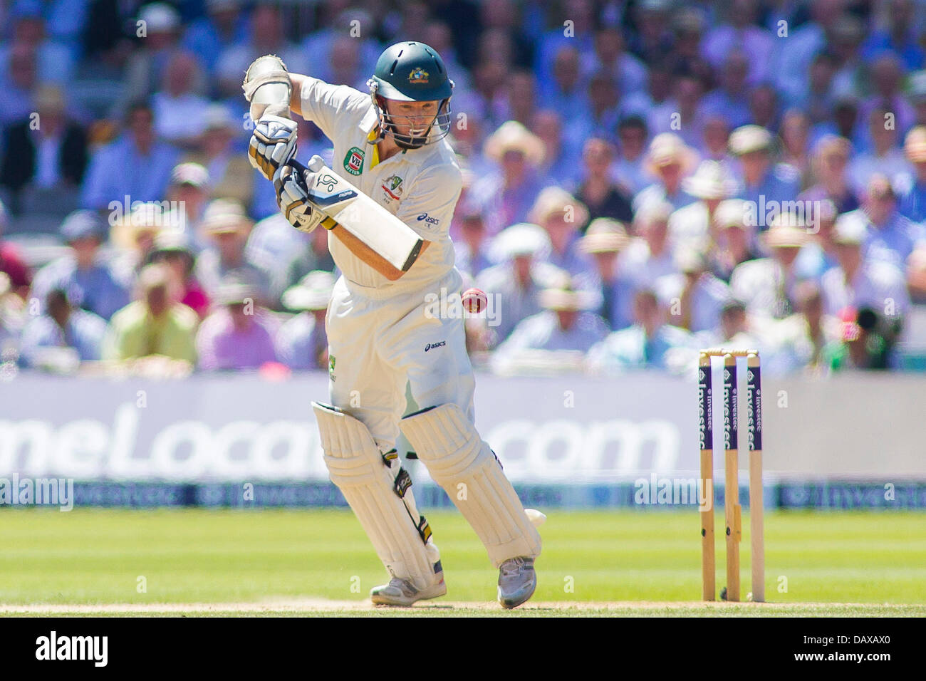 Londra, Regno Unito. 19 Luglio, 2013. Chris Rogers gioca un colpo durante il giorno due delle ceneri Investec secondo test match, al Lords Cricket Ground sulla luglio 19, 2013 a Londra, Inghilterra. Credito: Mitchell Gunn/ESPA/Alamy Live News Foto Stock