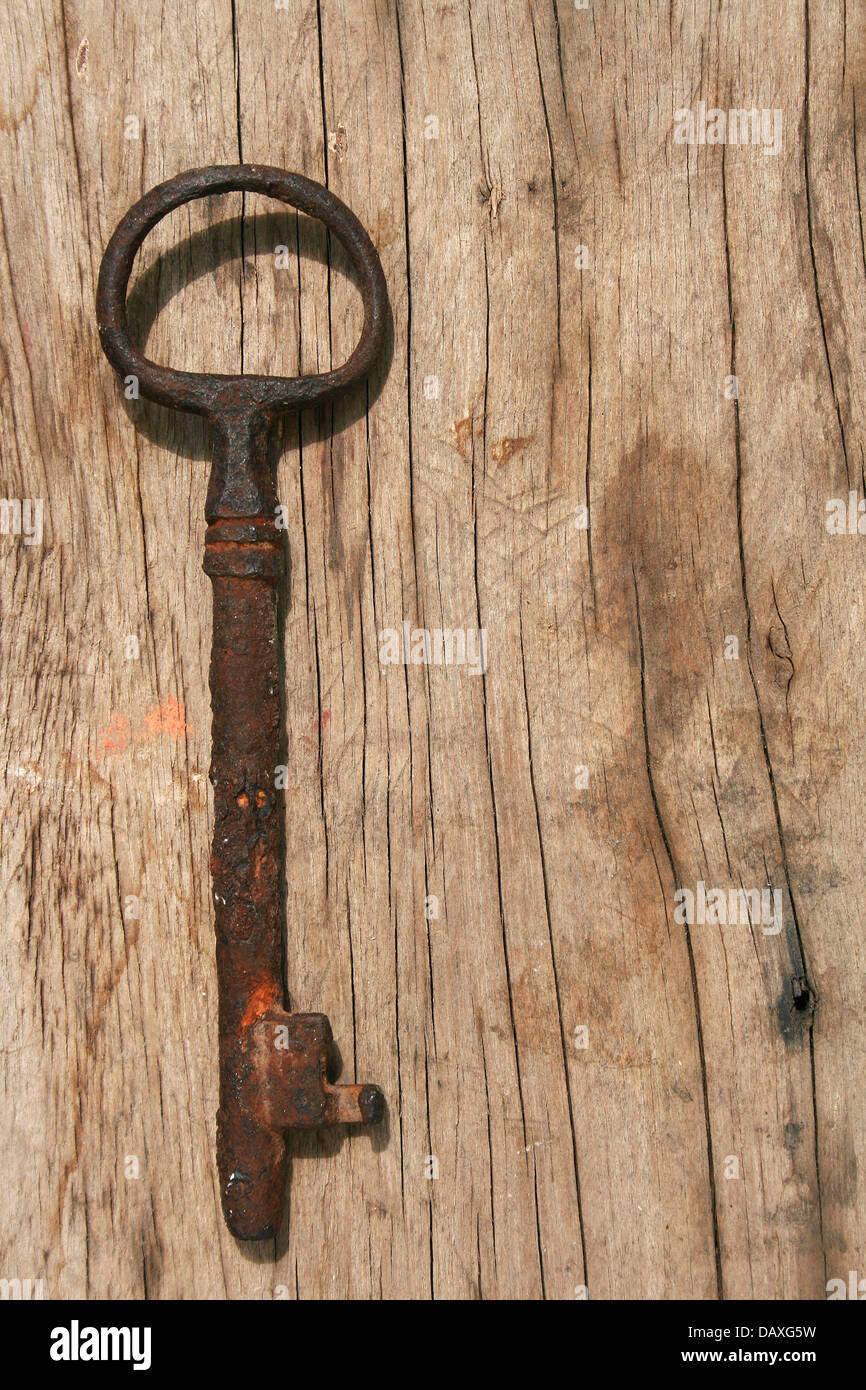 Una coperta di ruggine lo scheletro di un tasto su un bordo in Cotacachi, Ecuador Foto Stock