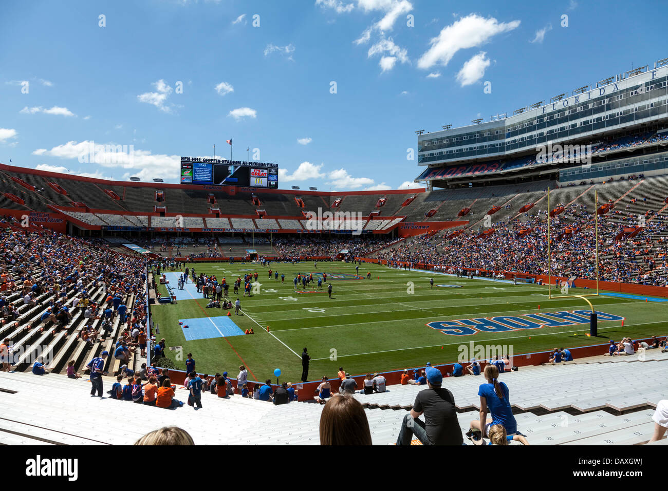 UF Gator 2013 molla annuale arancio e blu del gioco del calcio nel Ben Hill Griffin Stadium Florida campo a.k.a. la palude. Foto Stock
