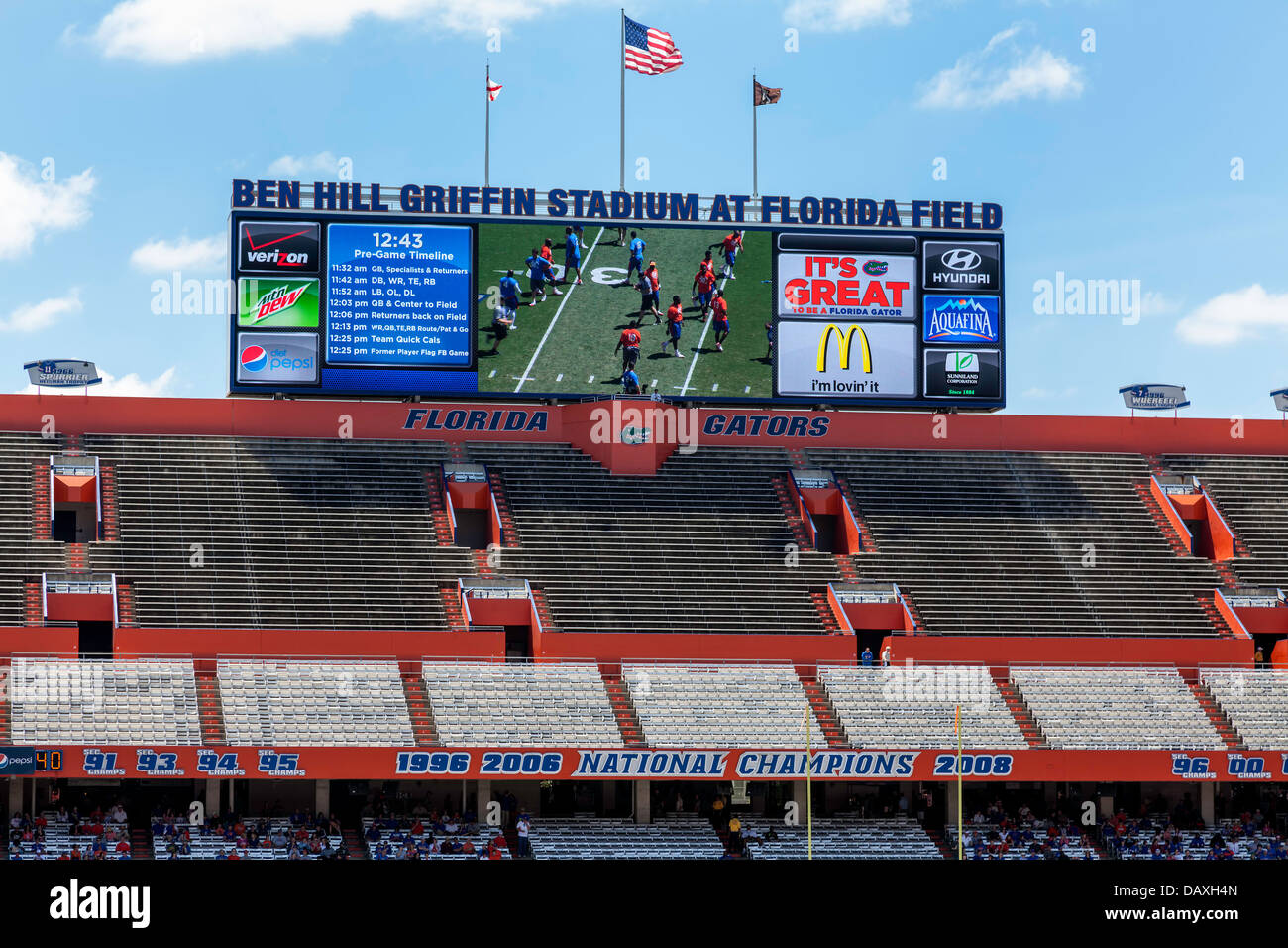 UF Gator 2013 molla annuale arancio e blu del gioco del calcio nel Ben Hill Griffin Stadium Florida campo a.k.a. la palude. Foto Stock