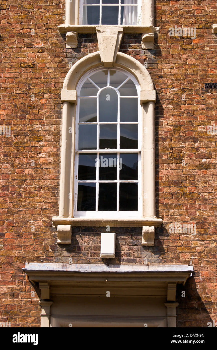 Finestra georgiana, Castle Street, da Benjamin Holloway per il primo duca di Chandos, Bridgwater, Somerset, Inghilterra Foto Stock