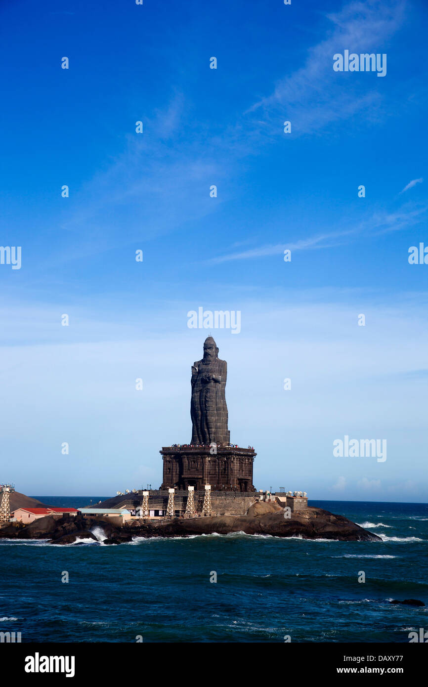 Saint Thiruvalluvar Statue sulla piccola isola, Laccadive mare, Kanyakumari, Tamil Nadu, India Foto Stock