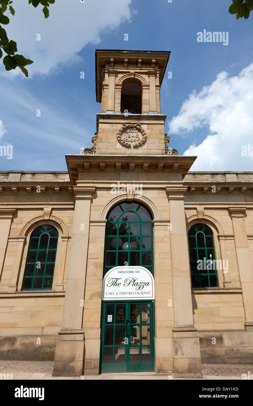 La Plazza ristorante in un ristrutturato ex Scuole di Sion edificio, Halifax, West Yorkshire Foto Stock