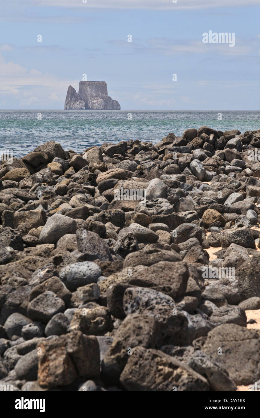 Kicker Rock, Leon Dormido, visto da Puerto Grande, Spiaggia, San Cristobal Island, Isole Galapagos, Ecuador Foto Stock