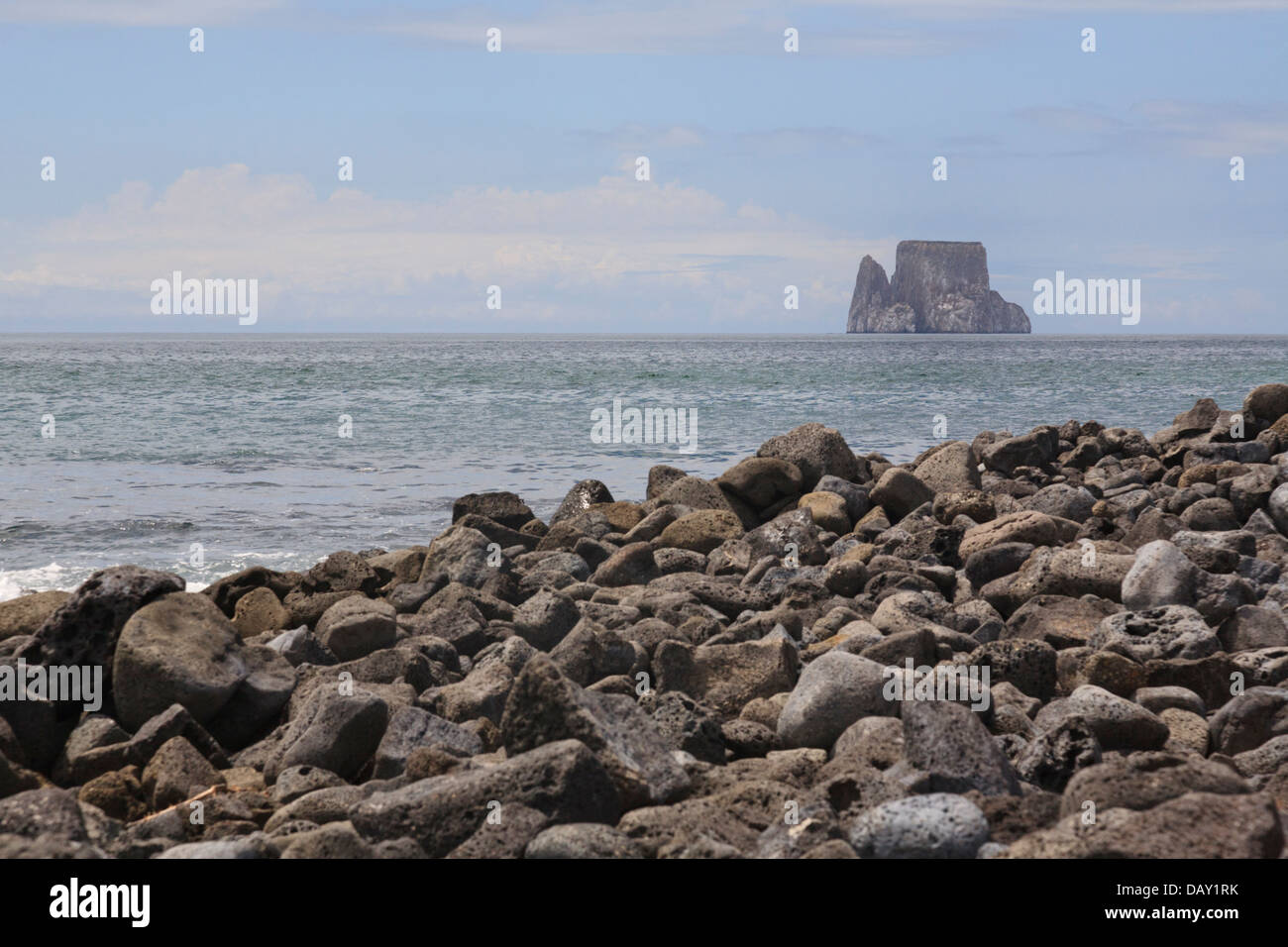 Kicker Rock, Leon Dormido, visto da Puerto Grande, Spiaggia, San Cristobal Island, Isole Galapagos, Ecuador Foto Stock