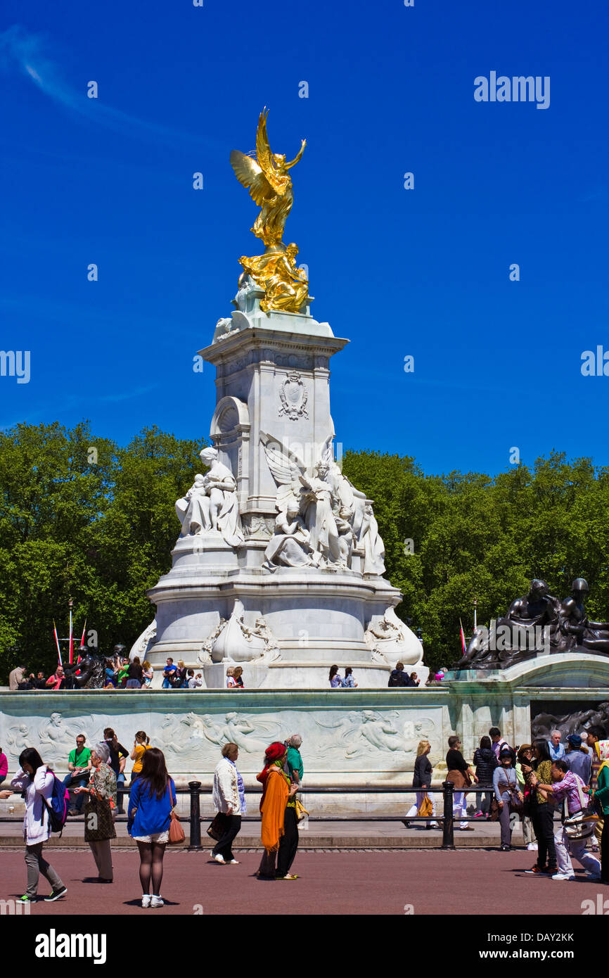 Victoria Memorial di fronte a Buckingham Palace di Londra Foto Stock