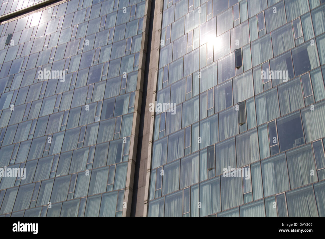 Close up Standard Hotel sulla linea alta, New York, Stati Uniti d'America USA con la riflessione di Sun Foto Stock