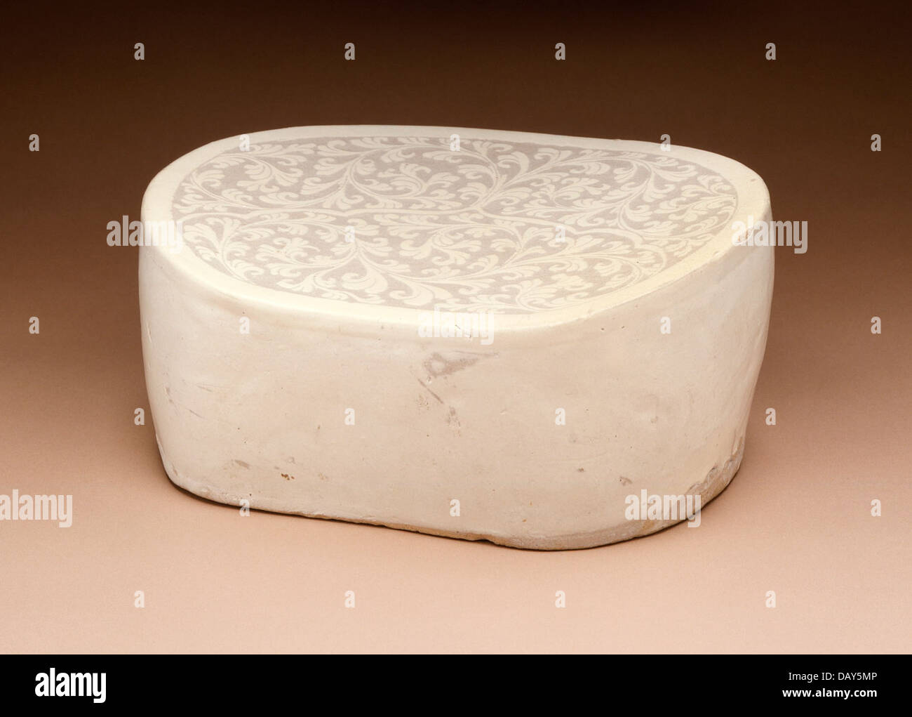 Poggiatesta (Zhen) con cartigli floreali M.88.202 Foto Stock