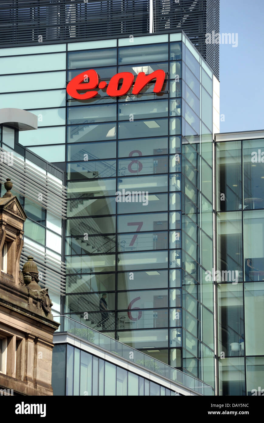 EON società elettrica di Edificio per uffici nel centro citta' di Nottingham con logo EON nuovamente le bollette di energia i costi di carburante i profitti di calore gas REGNO UNITO Foto Stock