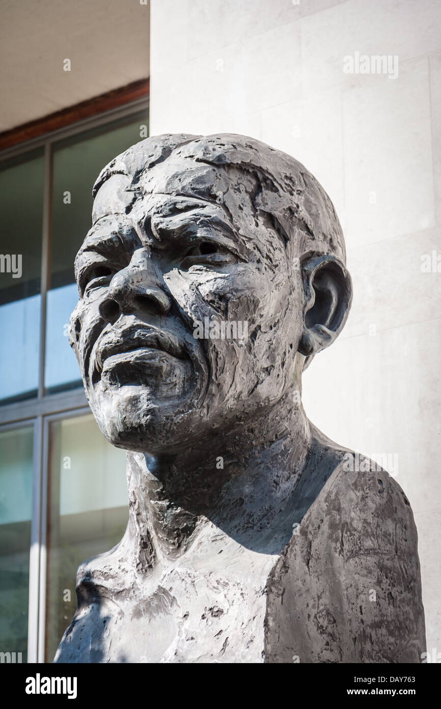 Un busto di Nelson Mandela Foto Stock