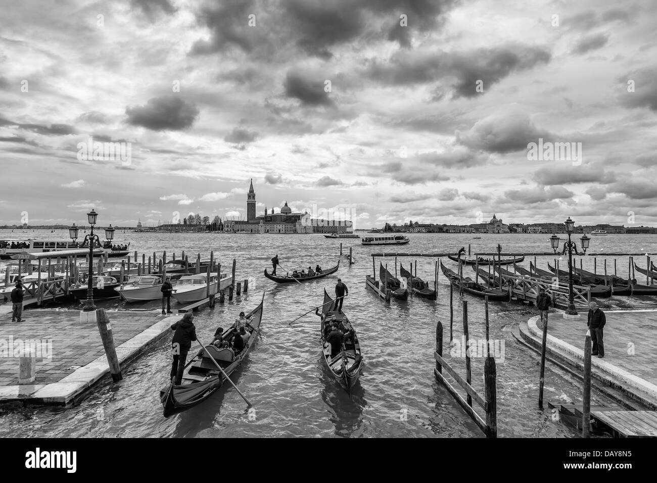 Gondole e San Giorgio Maggiore, Venezia, Italia Foto Stock