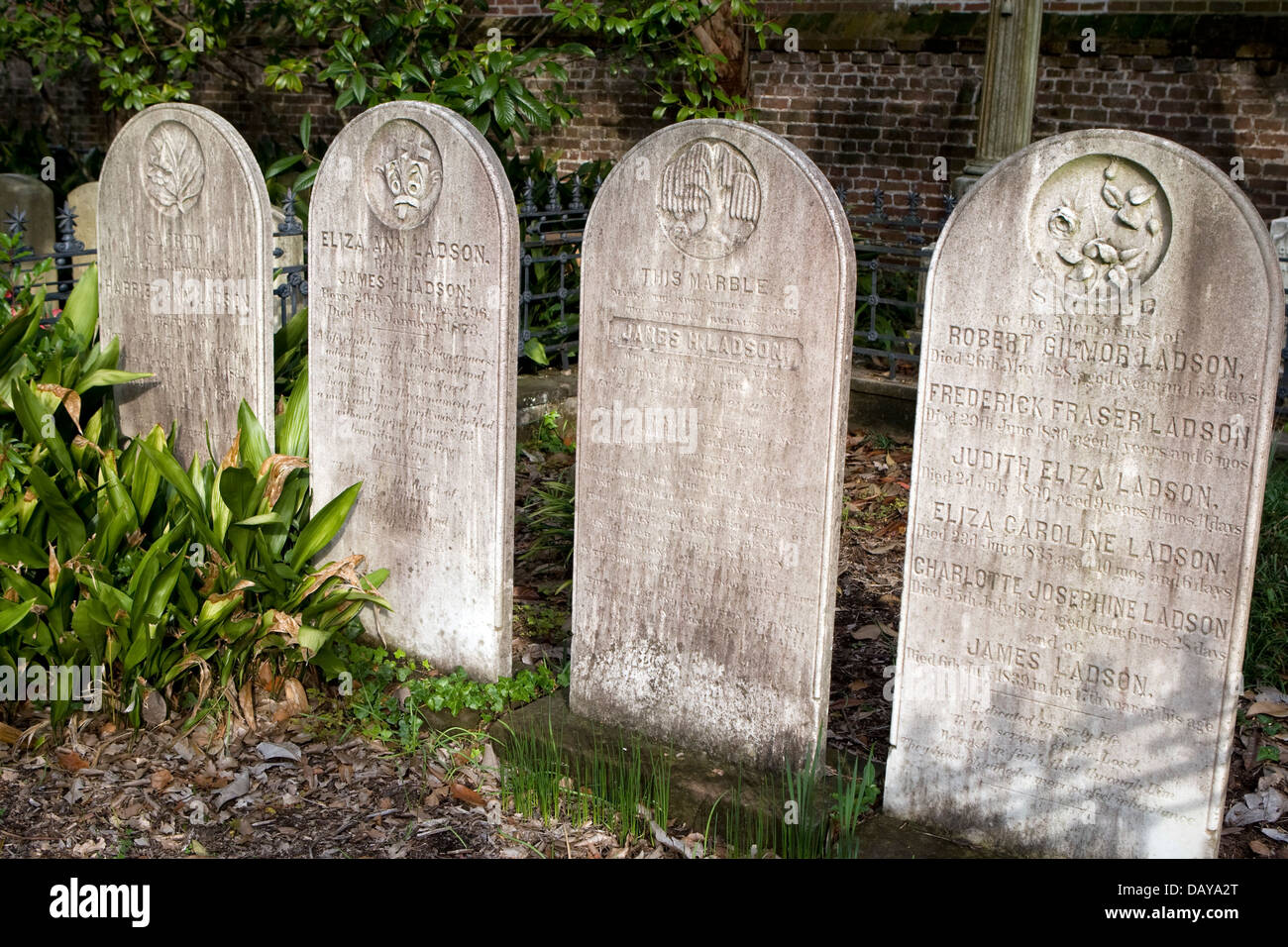 Vecchie lapidi in un cimitero, Charleston, Carolina del Sud, Stati Uniti d'America Foto Stock