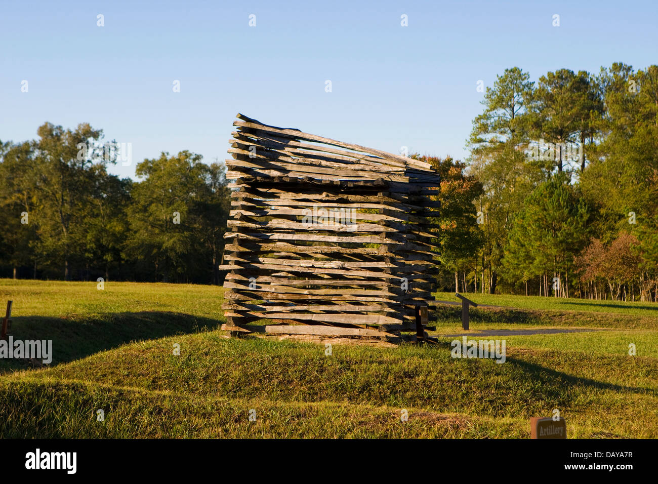 Una versione ricostruita del fucile torre usata per attaccare la stella Fort e British accampamenti situati a novantasei National Historic Site, vicino Ninety-Six, South Carolina, Stati Uniti d'America Foto Stock
