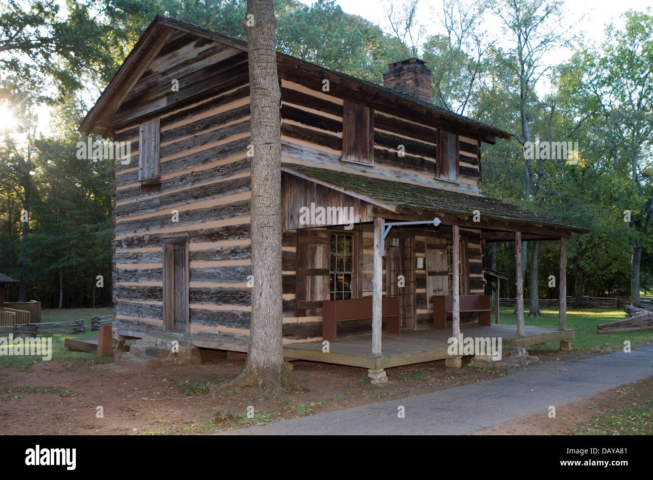 Log Cabin costruito da Andrew Logan 1787 attualmente situati sul terreno di novantasei National Historic Site, vicino Ninety-Six, South Carolina, Stati Uniti d'America Foto Stock