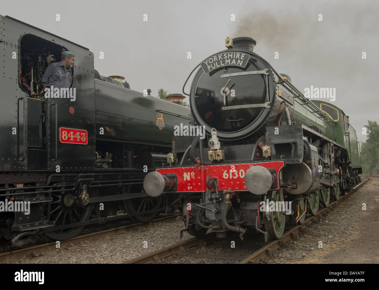 Due treni a vapore su metà del Norfolk ferrovia. Foto Stock