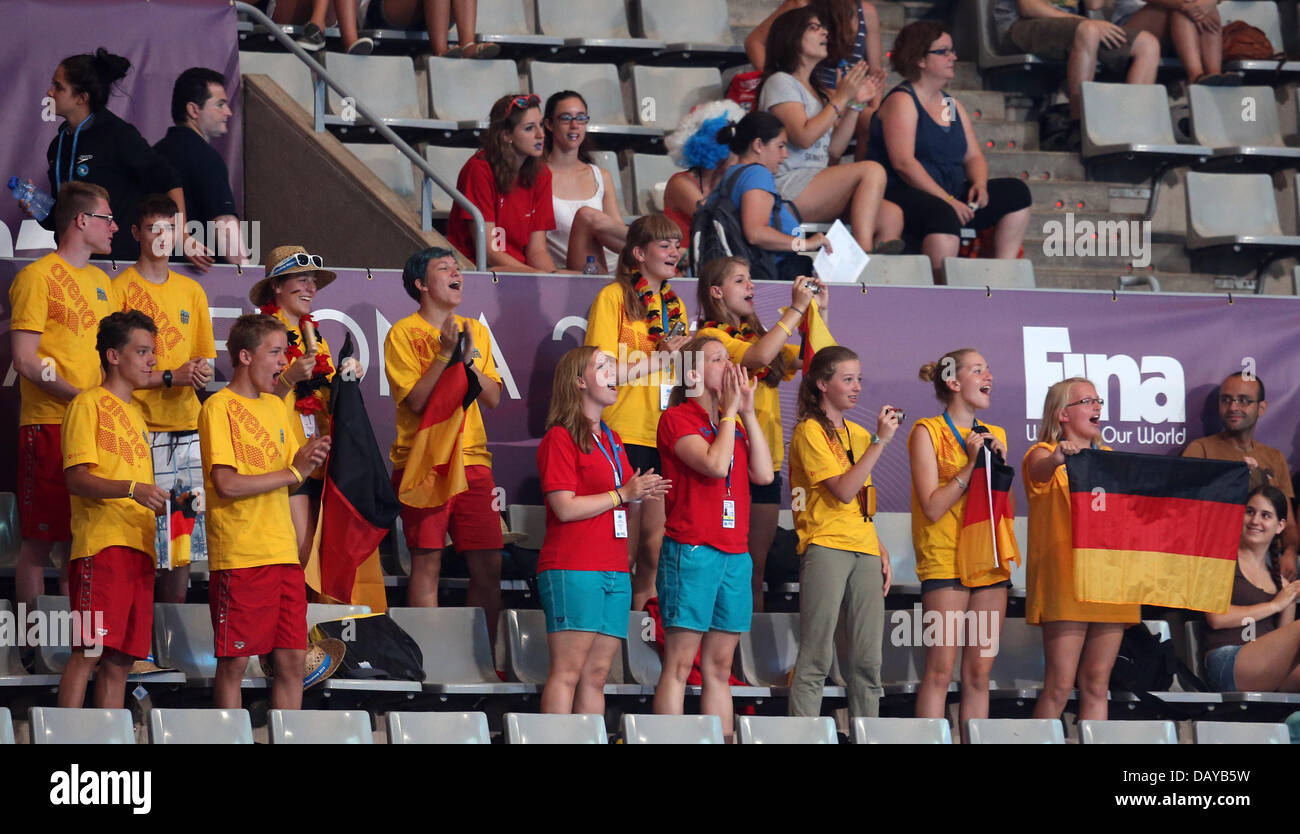Barcellona, Spagna. 21 Luglio, 2013. I sostenitori della Germania nella foto durante il duetto tecnico di nuoto sincronizzato eliminatorie del XV Campionati del Mondo di nuoto FINA a Palau Sant Jordi Arena di Barcellona, Spagna, 21 luglio 2013. Foto: Friso Gentsch/dpa /dpa/Alamy Live News Foto Stock