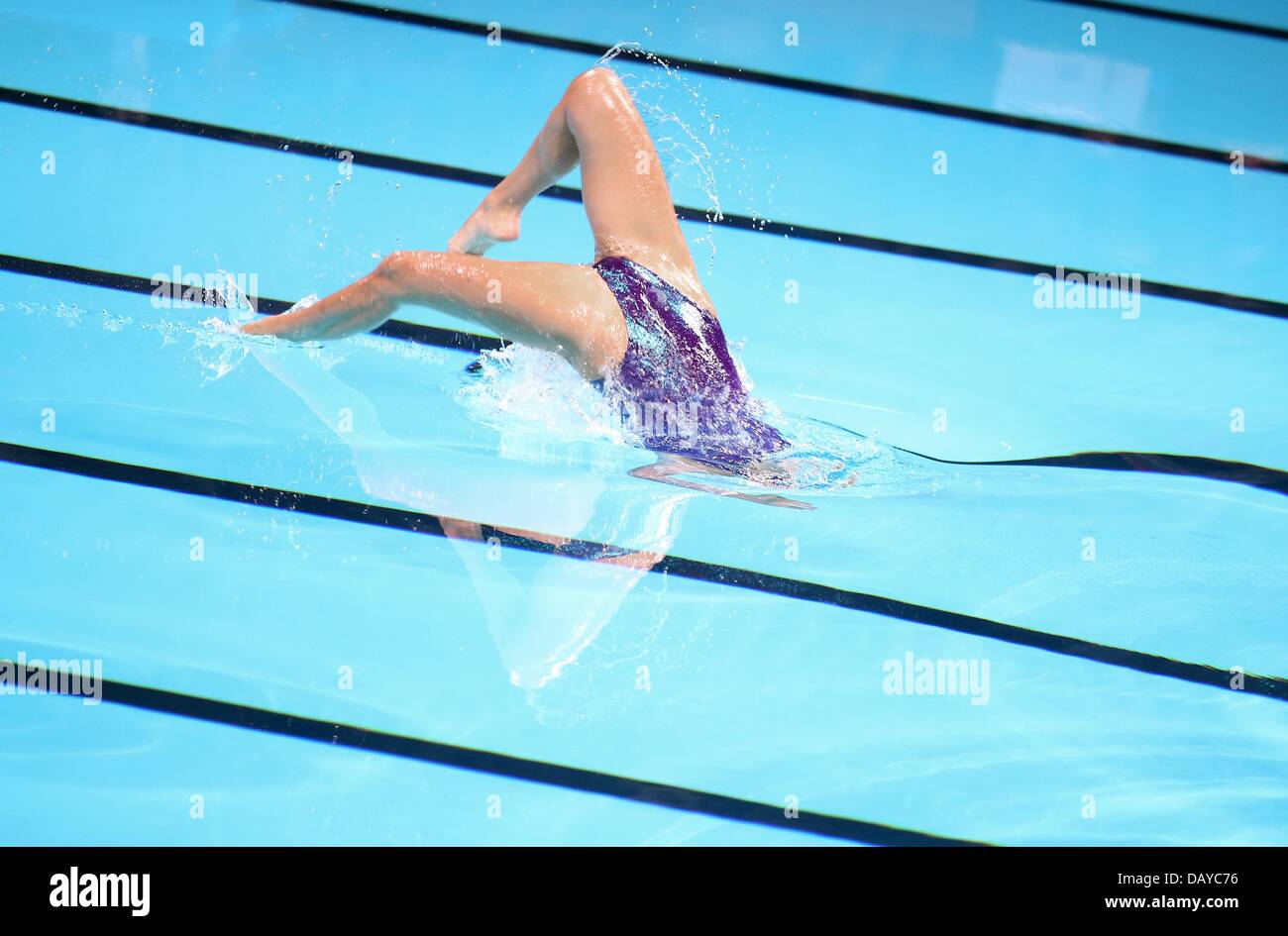 Barcellona, Spagna. Il 20 luglio, 2013. Un concorrente esegue durante l'assolo tecnico nuoto sincronizzato caso del XV Campionati del Mondo di nuoto FINA a Palau Sant Jordi Arena di Barcellona, Spagna, 20 luglio 2013. Foto: Friso Gentsch/dpa/Alamy Live News Foto Stock