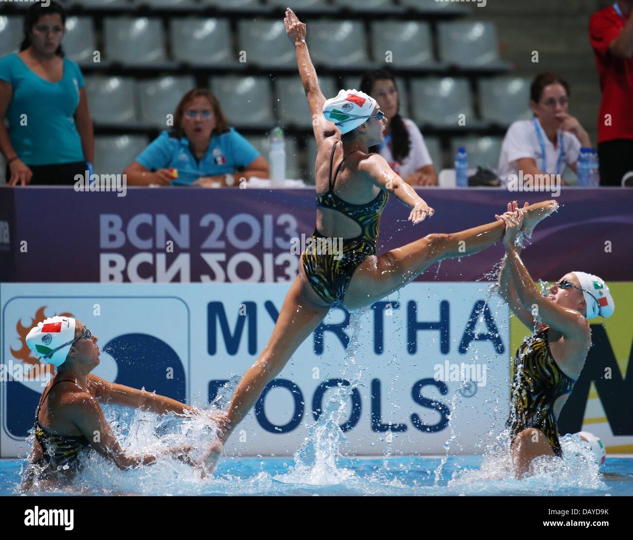 Barcellona, Spagna. 21 Luglio, 2013. Il team del Messico svolge durante una sessione di training per il nuoto sincronizzato eliminatorie del XV Campionati del Mondo di nuoto FINA a Palau Sant Jordi Arena di Barcellona, Spagna, 21 luglio 2013. Foto: Friso Gentsch/dpa/Alamy Live News Foto Stock