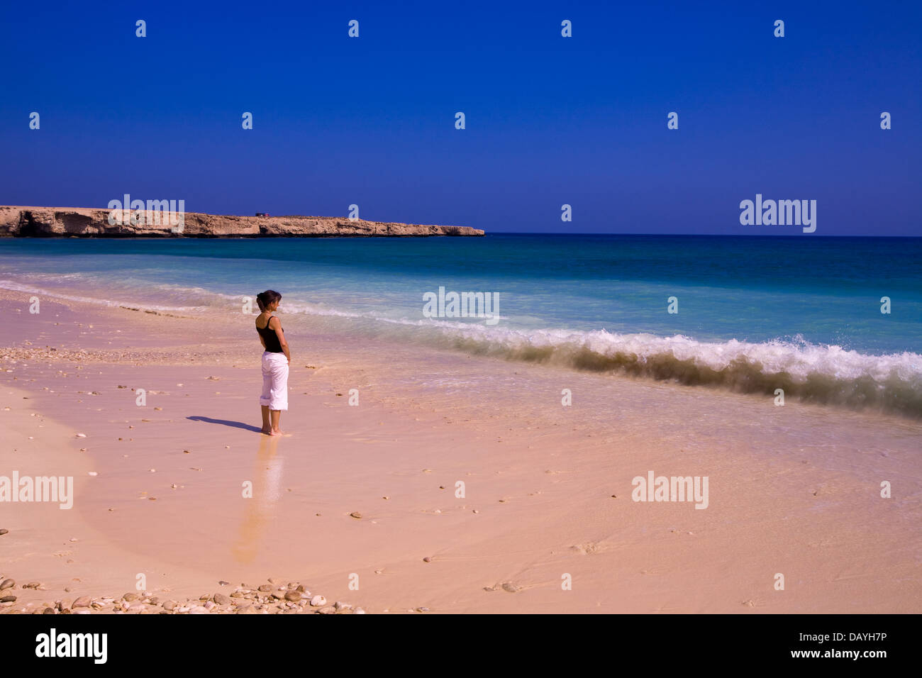 Le pinne Beach, vicino al villaggio di Tiwi, Oman. Foto Stock
