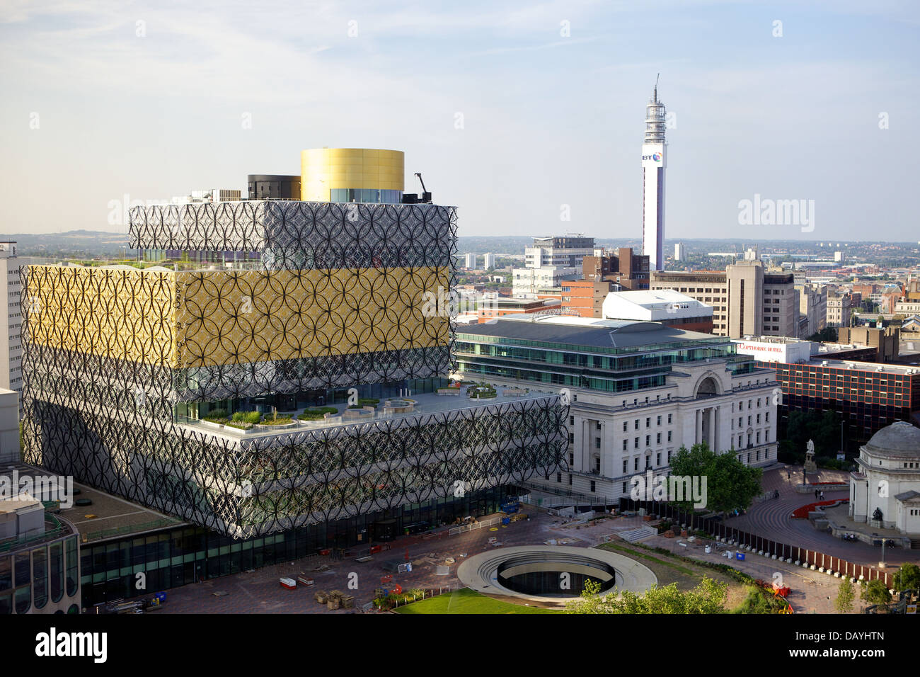 La nuova Biblioteca di Birmingham presa da sopra illustrante lo skyline di Birmingham & Centenary Square Foto Stock