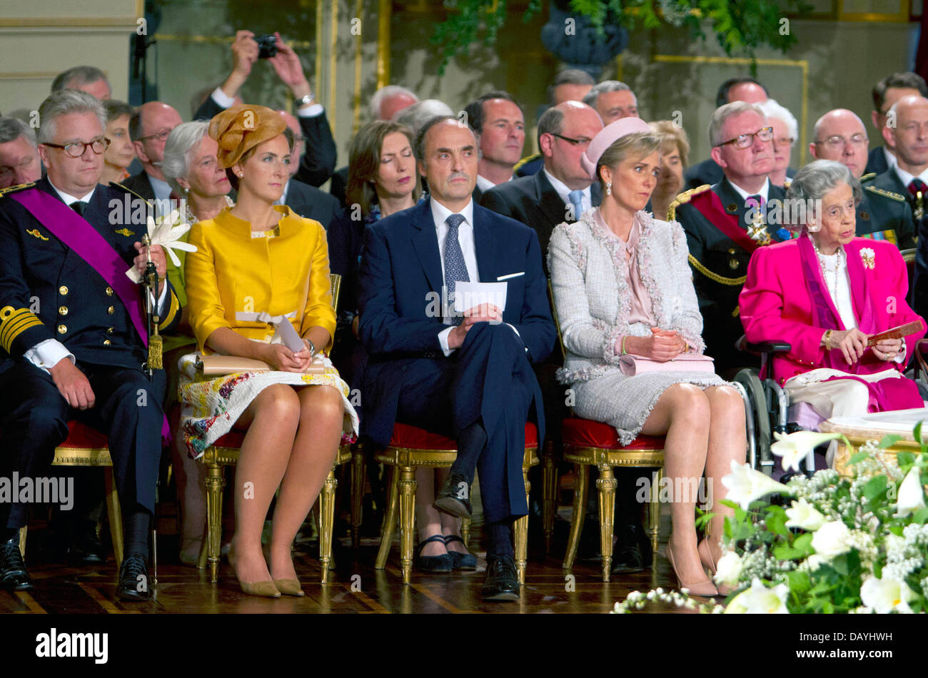 Il Principe Laurent (L-R), la principessa Claire, Princess Astrid, Principe Lorenz e Regina Fabiola assistere alla cerimonia di abdicazione del Re Alberto II del Belgio presso il Royal Palace di Bruxelles (Belgio). Prince Philippe riuscirà a suo padre foto: RPE-Albert Ph. van der Werf/ PAESI BASSI FUORI Foto Stock