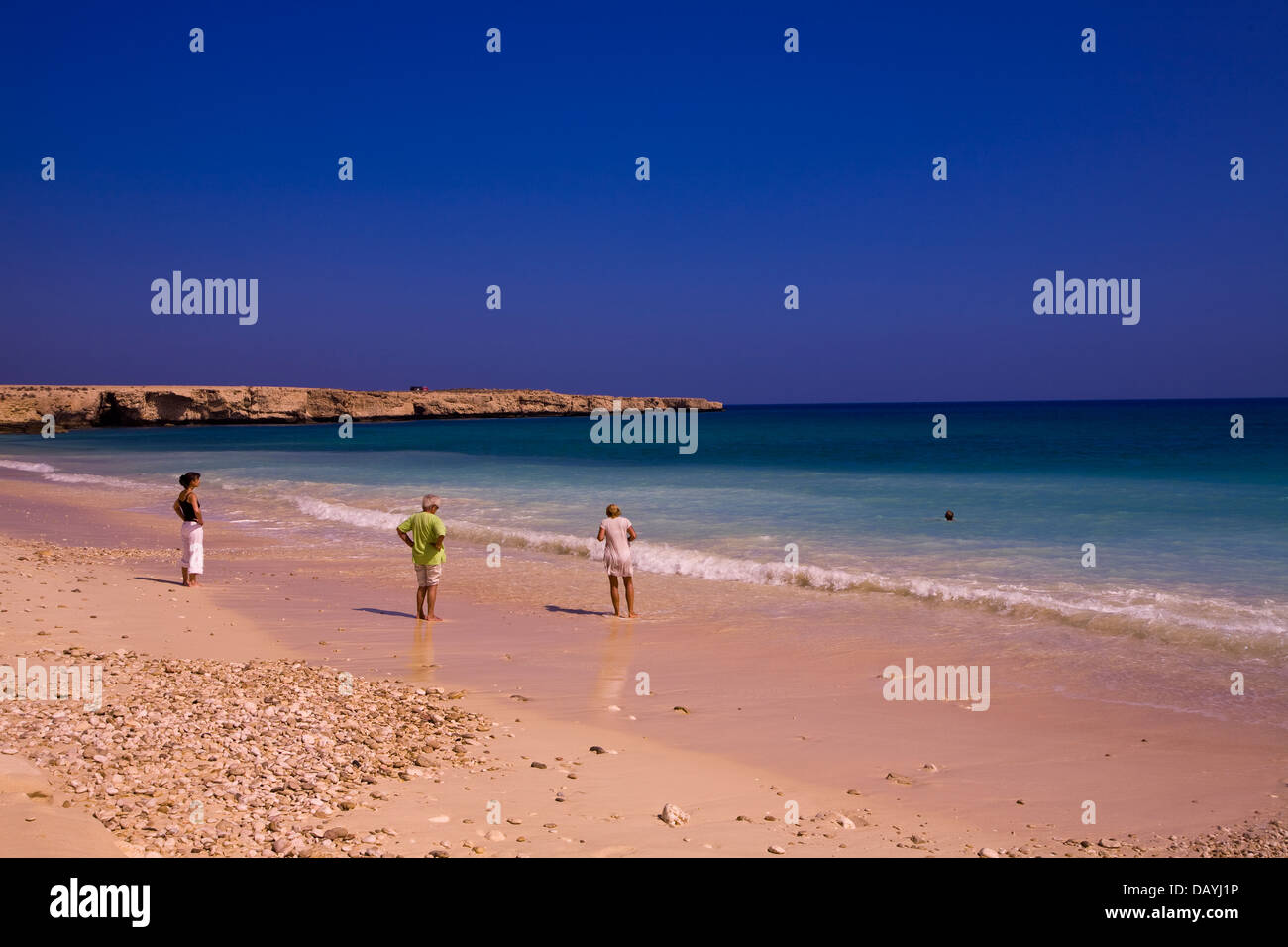 Le pinne Beach, vicino al villaggio di Tiwi, Oman. Foto Stock