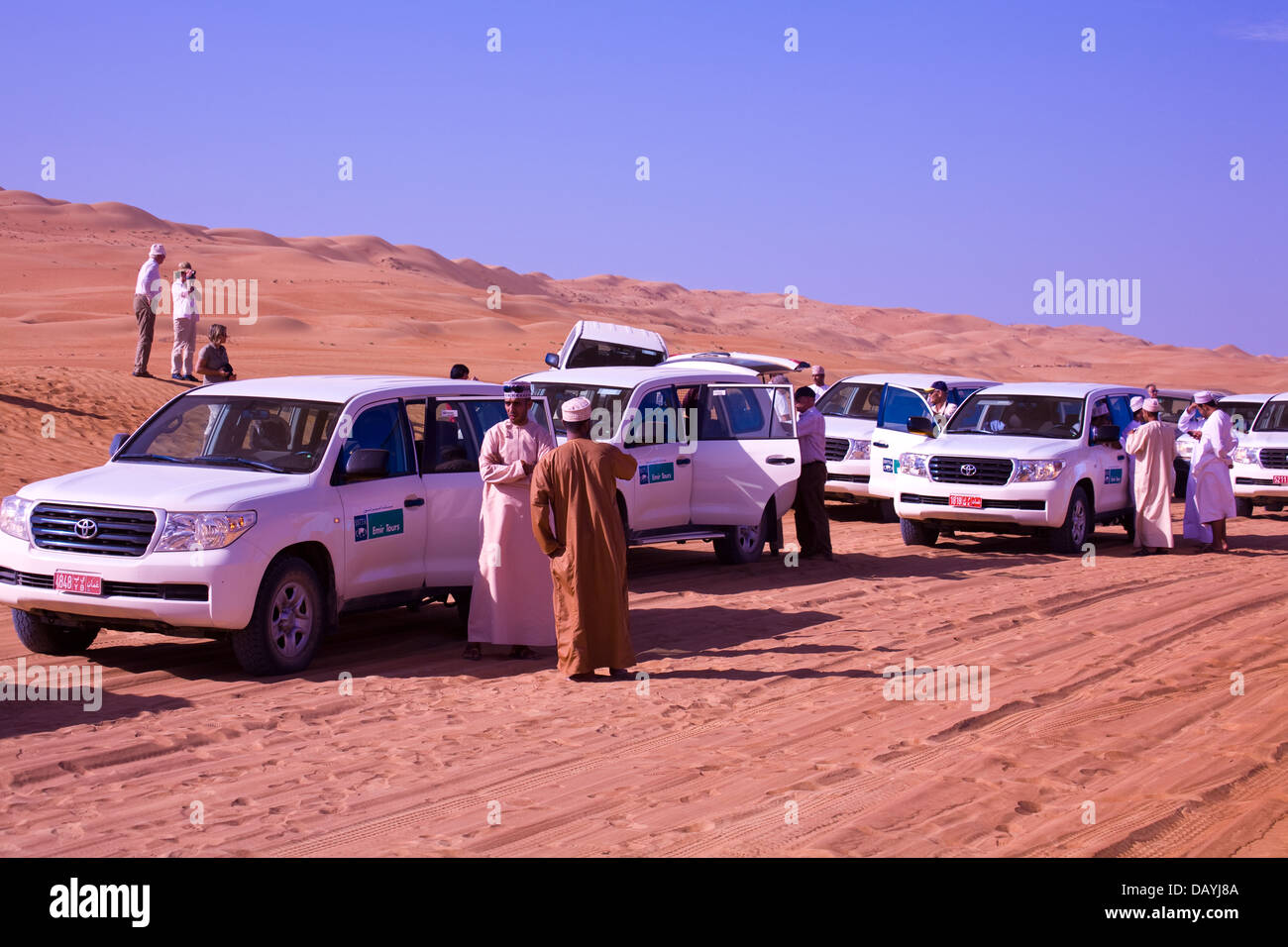 I turisti, Sharqiya (fomerly) Wahiba Sands, tra Muscat e Sur, Oman Foto Stock