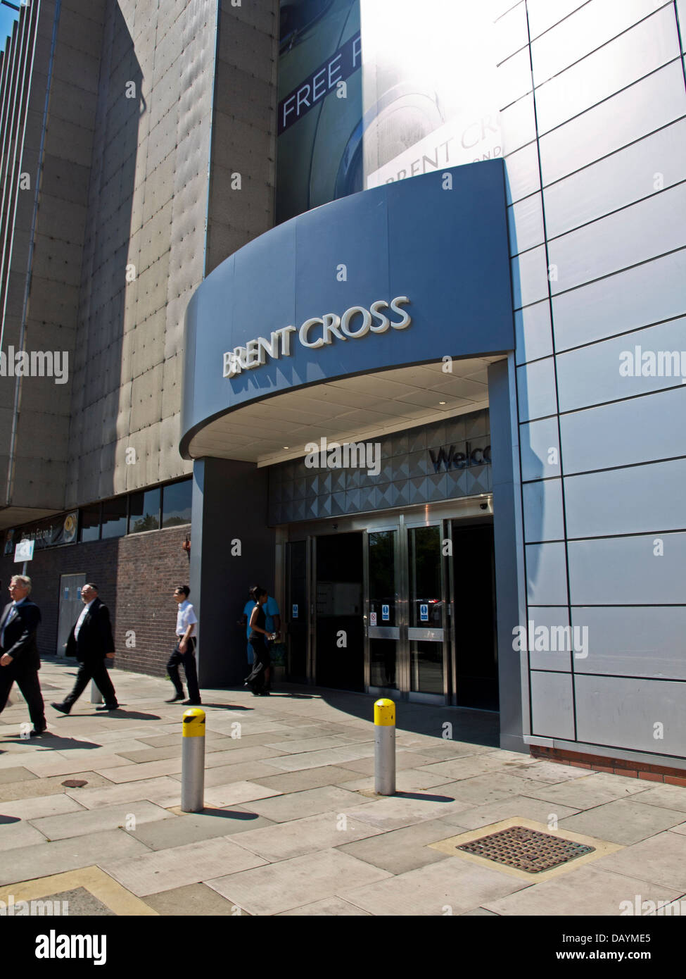 Esterno del centro commerciale di Brent Cross, London Borough of Barnet, a nord di Londra, England, Regno Unito Foto Stock