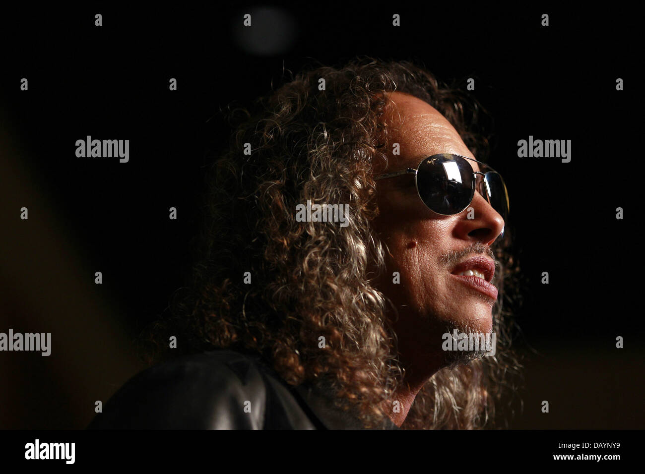 Luglio 19, 2013 - San Diego, California, Stati Uniti - KIRK HAMMETT della rock band Metallica partecipa a un evento per promuovere la band di nuovo film 'Metallica attraverso il mai all'Comico-Imbroglione International 2013. (Credito Immagine: © KC Alfred/ZUMAPRESS.com) Foto Stock