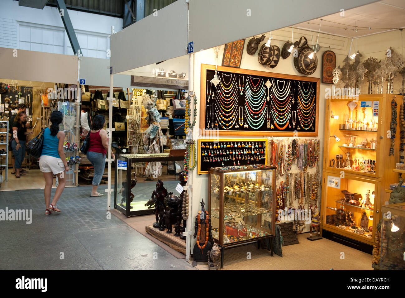 Mercato di artigianato, Victoria & Alfred Waterfront, Città del Capo, Sud Africa Foto Stock