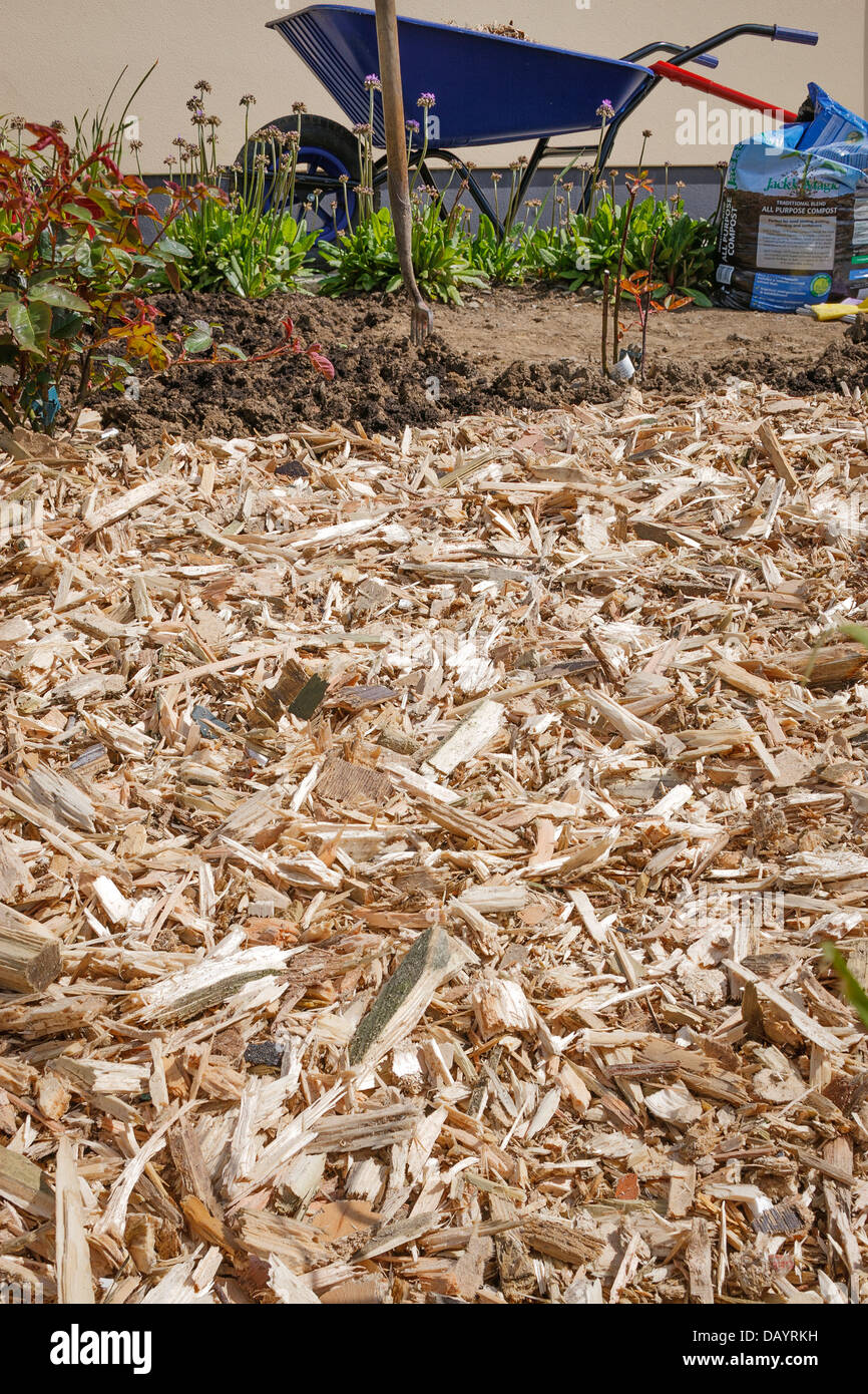 Chip di legno come un telone in giardino Foto Stock
