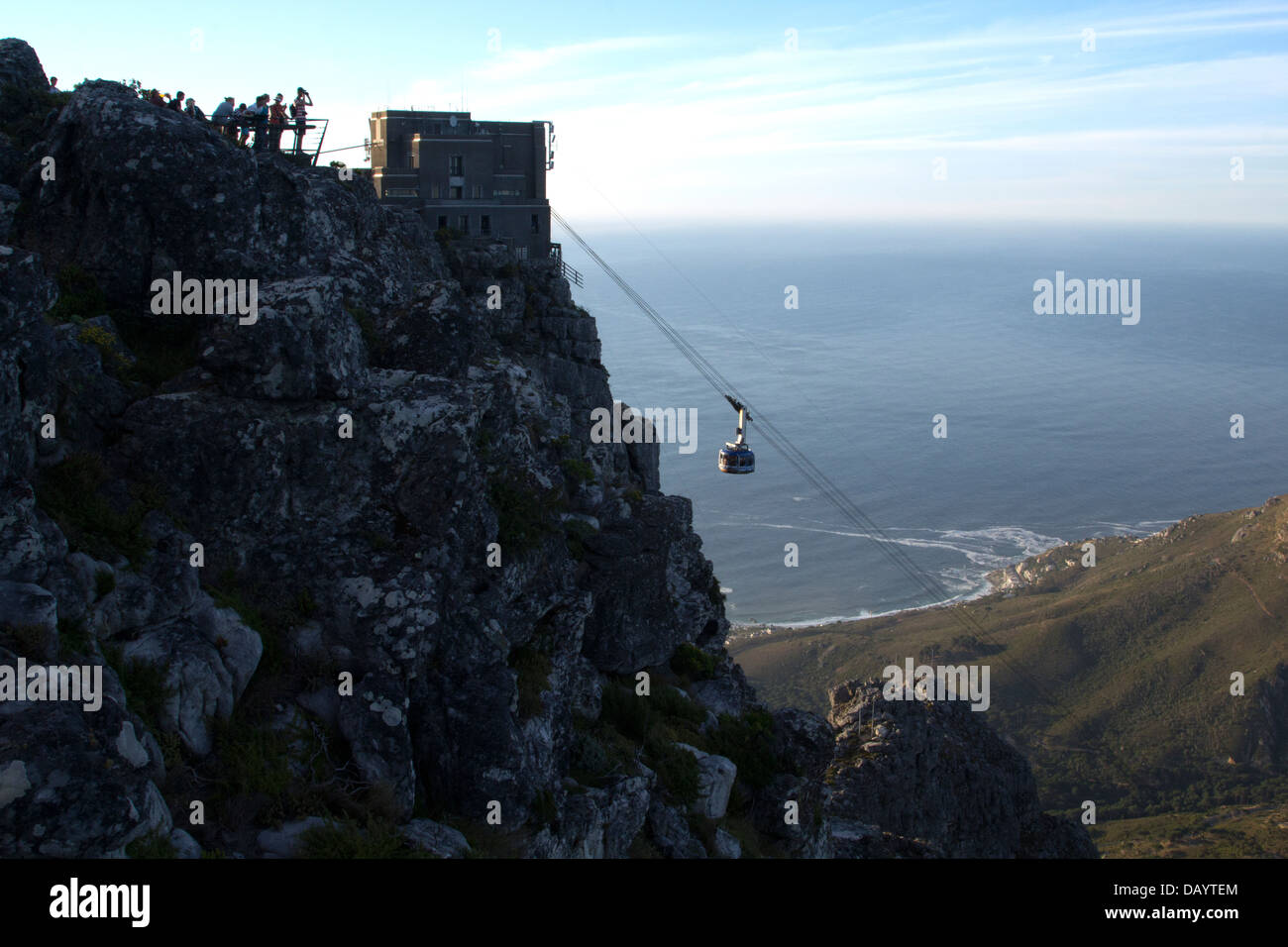 Una macchina di cavo sul suo modo fino la table mountain a Cape Town Foto Stock