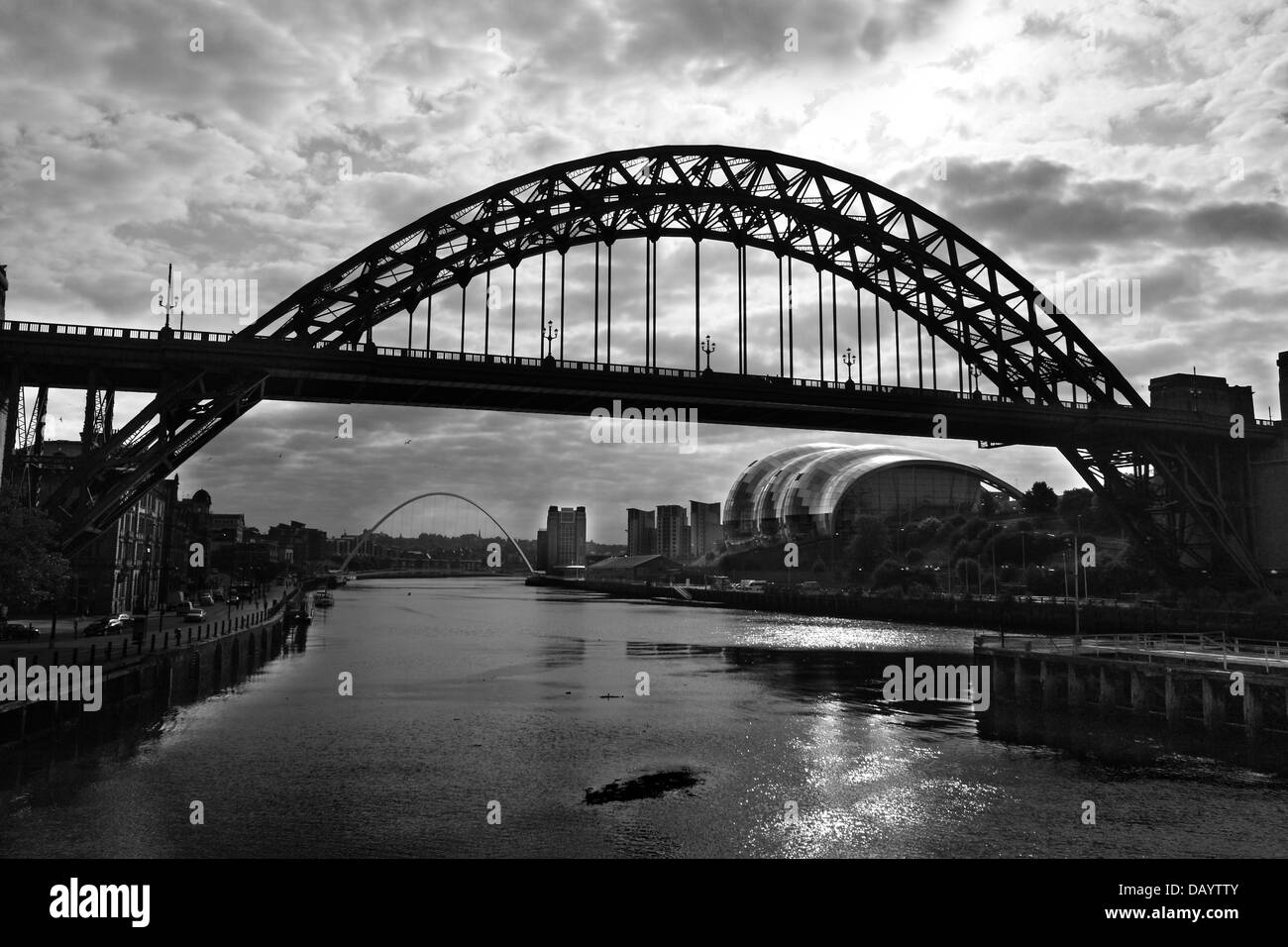 Tyne Bridge e Millenium Bridge plus la salvia, Newcastle-upon-Tyne, Tyne and Wear, England, Regno Unito Foto Stock